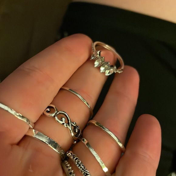 Silver ring - Picture 2 of 5